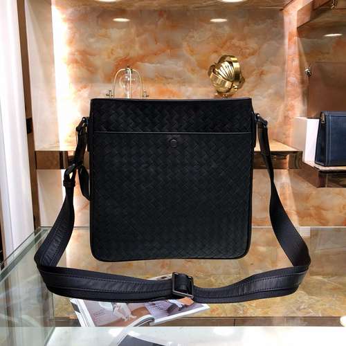 BV men's shoulder bag, made of imported top original leather, high-end replica version, delivery gif