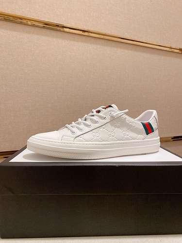 Scarpe uomo GUCCI Codice 0326B40 Taglia 3844