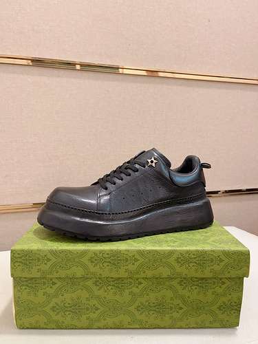 Scarpe uomo GUCCI Codice 0327C70 Taglia 3746