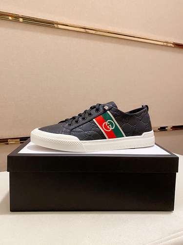 Scarpe uomo GUCCI Codice 0326B40 Taglia 3844