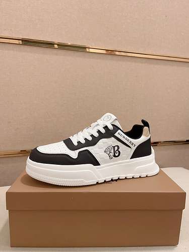 Scarpe uomo Burberry Codice 0326B60 Taglia 3844