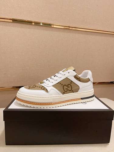 Scarpe uomo GUCCI Codice 0327B40 Taglia 3844