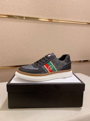 Scarpe uomo GUCCI Codice 0324B40 Taglia 3844