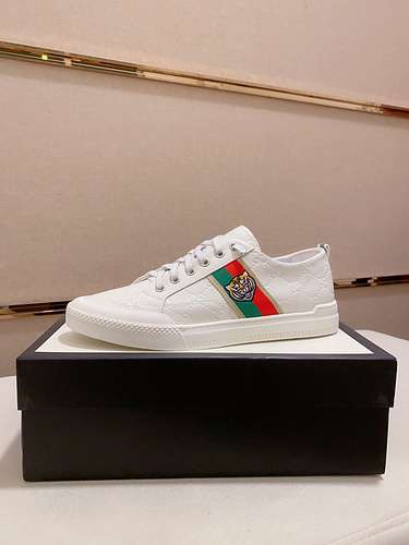 Scarpe uomo GUCCI Codice 0326B40 Taglia 3844