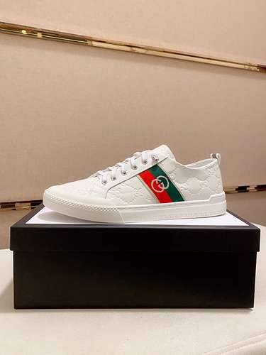 Scarpe uomo GUCCI Codice 0326B40 Taglia 3844