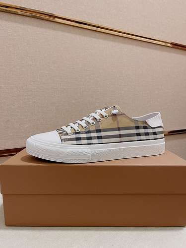 Scarpe uomo Burberry Codice 0327B30 Taglia 3844