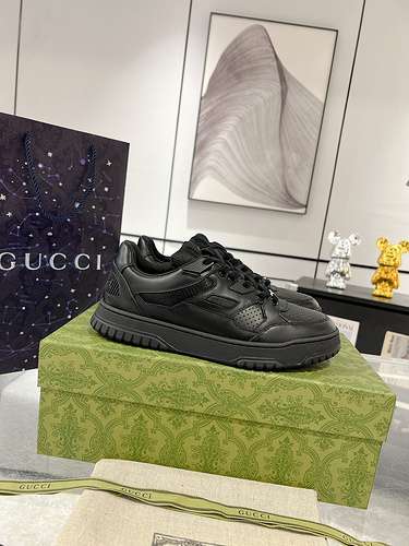 Le scarpe GUCCI uomo e donna Codice 0325D00 Taglia 3545 45 sono realizzate su misura e non possono e