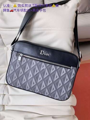 DI men's bag, DI crossbody bag, DI shoulder bag, made of imported original cowhide, high-end quality