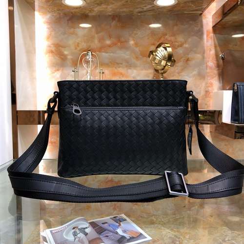 BV men's shoulder bag, made of imported top original leather, high-end replica version, delivery gif