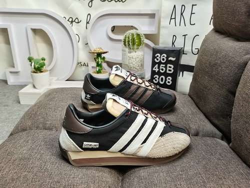 308Dadidas Questa serie presenta anche