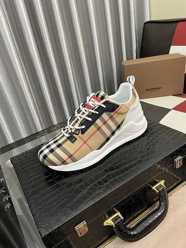 Scarpe uomo Burberry Codice 0331B60 Taglia 3844