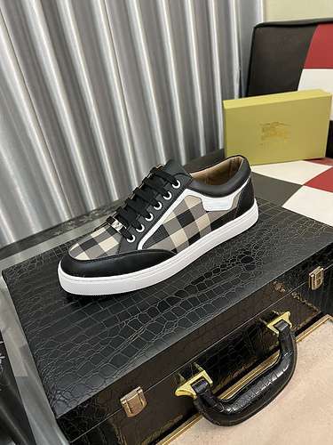 Scarpe uomo Burberry Codice 0401B30 Taglia 3844