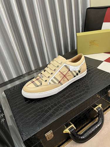 Scarpe uomo Burberry Codice 0401B30 Taglia 3844