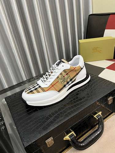 Scarpe uomo Burberry Codice 0401B40 Taglia 3844