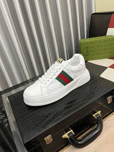 Scarpe uomo GUCCI Codice 0331B40 Taglia 3844