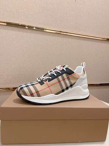 Scarpe uomo Burberry Codice 0408B70 Taglia 3844 personalizzabile fino alla 45