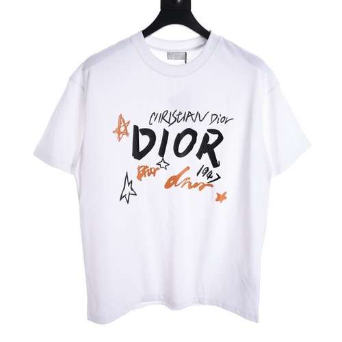 T-shirt a maniche corte con graffiti con logo corsivo dipinto a mano su CD