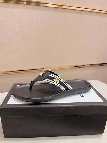 Scarpe uomo GUCCI Codice 0327A60 Taglia 3844