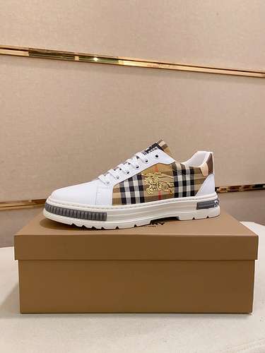 Scarpe uomo Burberry Codice 0411B30 Taglia 3844