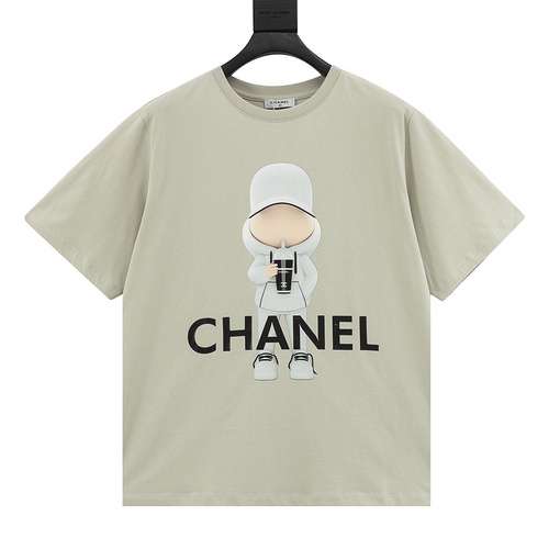 CHANEL T-shirt a maniche corte con LOGO con stampa bambola Chanel