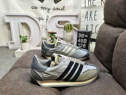 126Dadidas Questa serie presenta anche