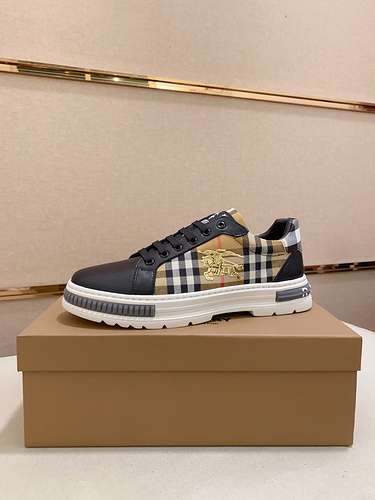 Scarpe uomo Burberry Codice 0411B30 Taglia 3844