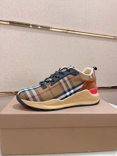 Scarpe uomo Burberry Codice 0408B70 Taglia 3844 personalizzabile fino alla 45