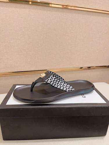 Scarpe uomo GUCCI Codice 0327A60 Taglia 3844