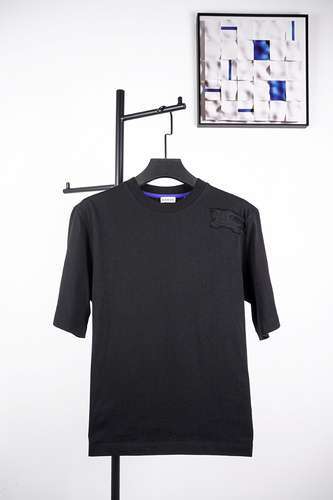 Tshirt Burberry patchwork ricamata con cavallo da guerra nera