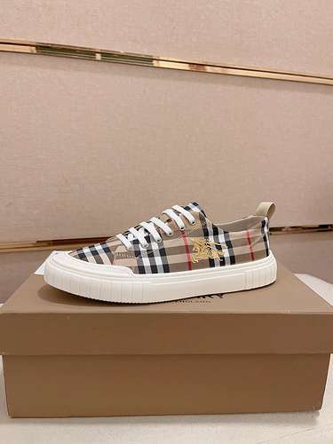 Scarpe uomo Burberry Codice 0423B40 Taglia 3844