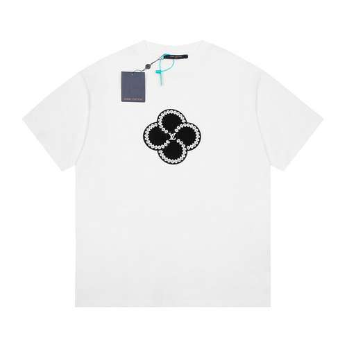 Tshirt a maniche corte con motivo ricamato con patch floreale dell'ultima serie di LVLouis Vuitton