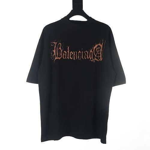 T-shirt a maniche corte con stampa di lettere sanscrite infangate BLCG di Balenciaga