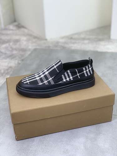 Scarpe uomo Burberry Codice 0427B30 Taglia 3844