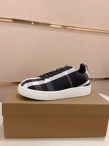 Scarpe uomo Burberry Codice 0423B20 Taglia 3844