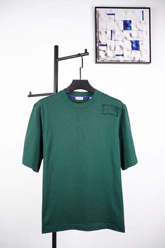 Tshirt Burberry patchwork ricamato cavallo di guerra verde