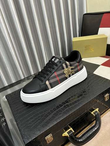 Scarpe uomo Burberry Codice 0504B50 Taglia 3844