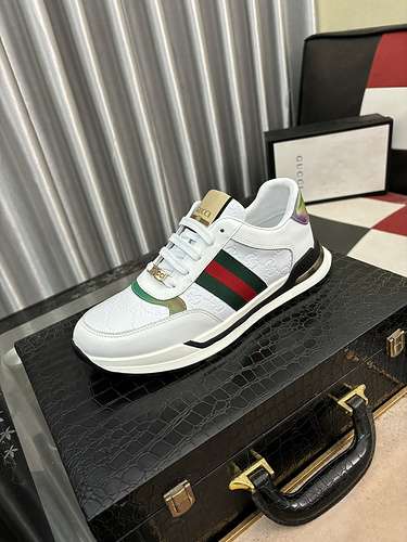 Scarpe uomo GUCCI Codice 0504B40 Taglia 3844