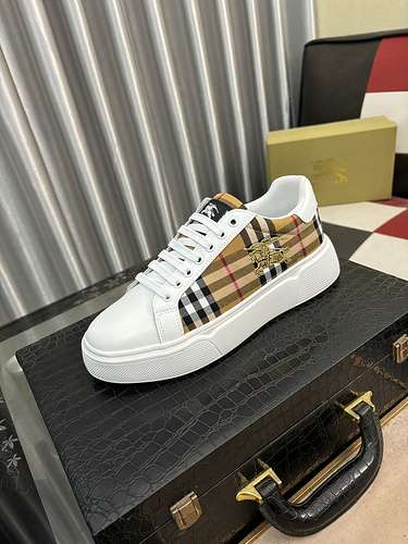 Scarpe uomo Burberry Codice 0504B50 Taglia 3844