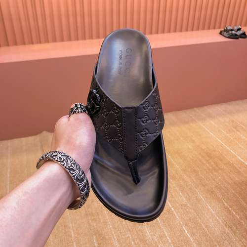 Scarpe uomo GUCCI Codice 0506B30 Taglia 3844