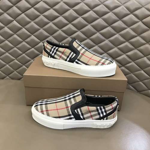 Scarpe uomo Burberry Codice 0508B30 Taglia 3844