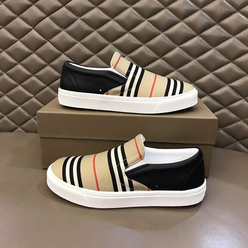 Scarpe uomo Burberry Codice 0508B30 Taglia 3844