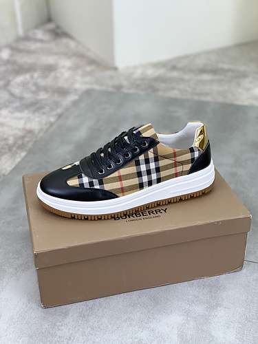 Scarpe uomo Burberry Codice 0516B40 Taglia 3844