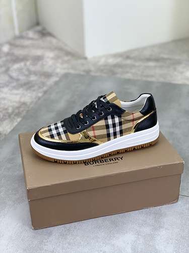 Scarpe uomo Burberry Codice 0516B40 Taglia 3844