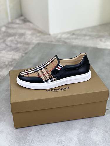 Scarpe uomo Burberry Codice 0516B40 Taglia 3844