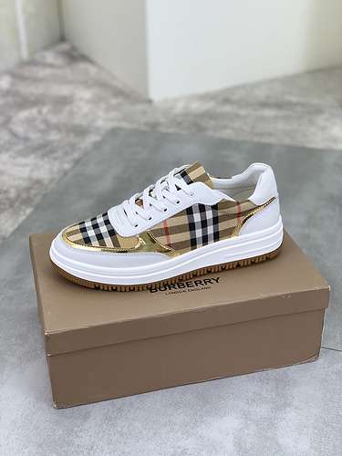 Scarpe uomo Burberry Codice 0516B40 Taglia 3844