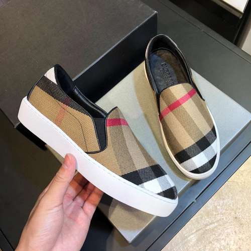 Scarpe uomo e donna Burberry Codice 0521C00 Taglia Donna 3540 Uomo 3945