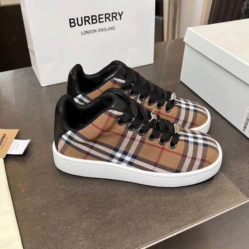 Scarpe uomo e donna Burberry Codice 0521C40 Taglia donna 3540 uomo 3944 donna 41 42 uomo 45 46 perso