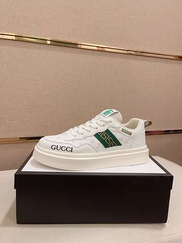 Scarpe uomo GUCCI Codice 0525B50 Taglia 3844