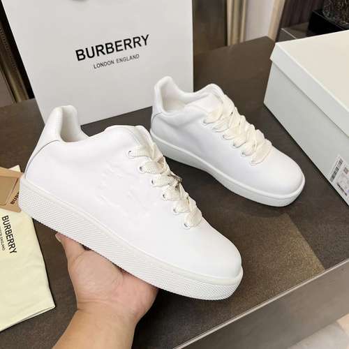 Scarpe uomo e donna Burberry Codice 0521C60 Taglia donna 3540 uomo 3944 donna 41 42 uomo 45 46 perso