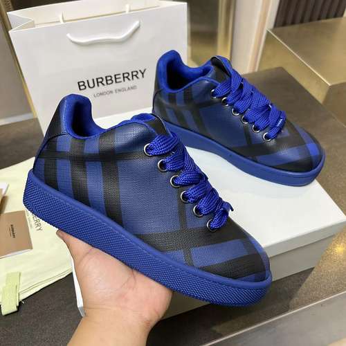 Scarpe uomo e donna Burberry Codice 0521C40 Taglia donna 3540 uomo 3944 donna 41 42 uomo 45 46 perso